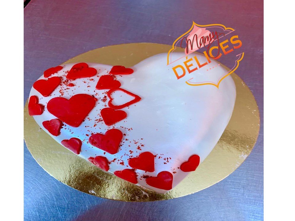 Gateau D Amour En Forme De Coeur Blanc Mamy Delices